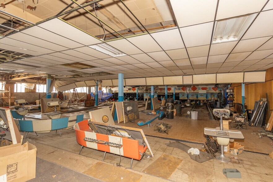More Photos Of 1820 E 30th St, Cleveland Sports And Entertainment For Sale