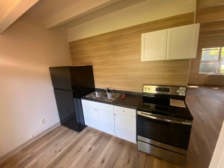 More Photos Of 218 E River St, Rockton Apartments For Sale