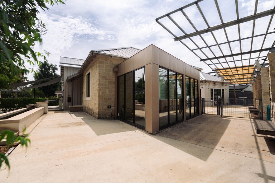 More Photos Of 1124 Usener St, Houston Freestanding For Sale