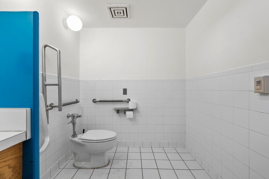 More Photos Of 385 Main St, West Haven Medical For Sale