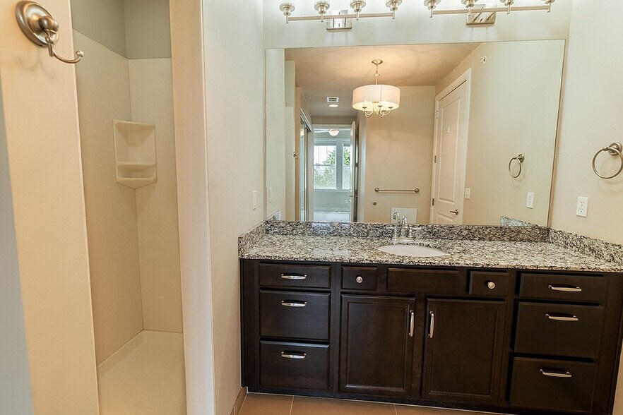 More Photos Of 2005 W Chesterfield Blvd, Springfield Apartments For Lease