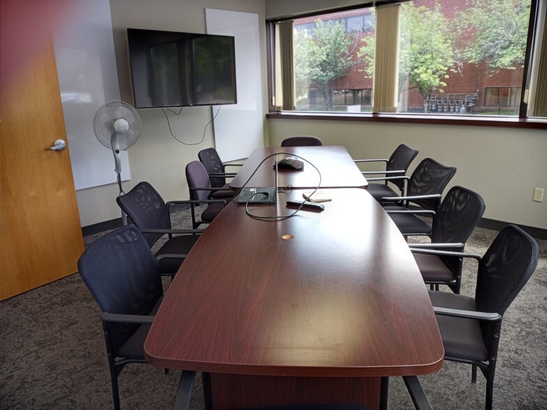 More Photos Of 325 Wood Rd, Braintree Office For Lease