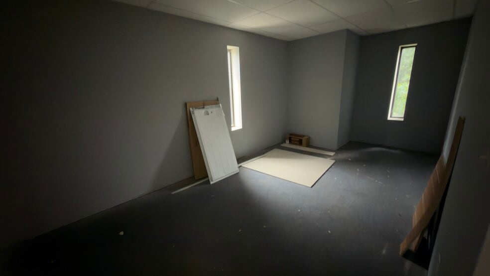 More Photos Of 2800 Delano St, Pensacola Warehouse For Lease