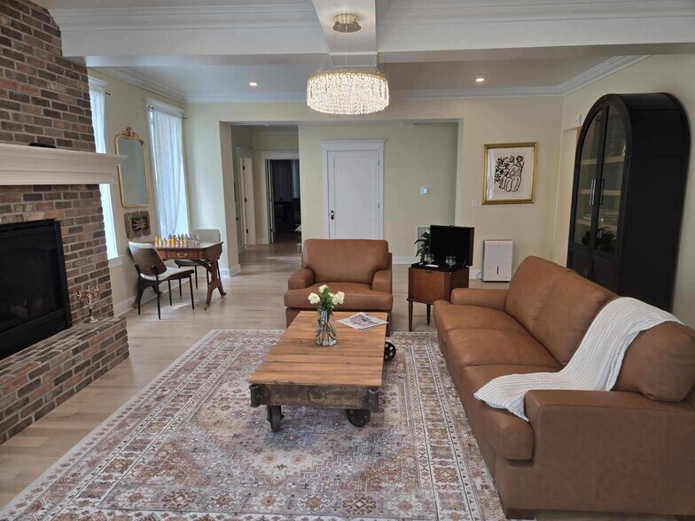 More Photos Of 202 W Main St, Decorah Sorority Fraternity House For Sale