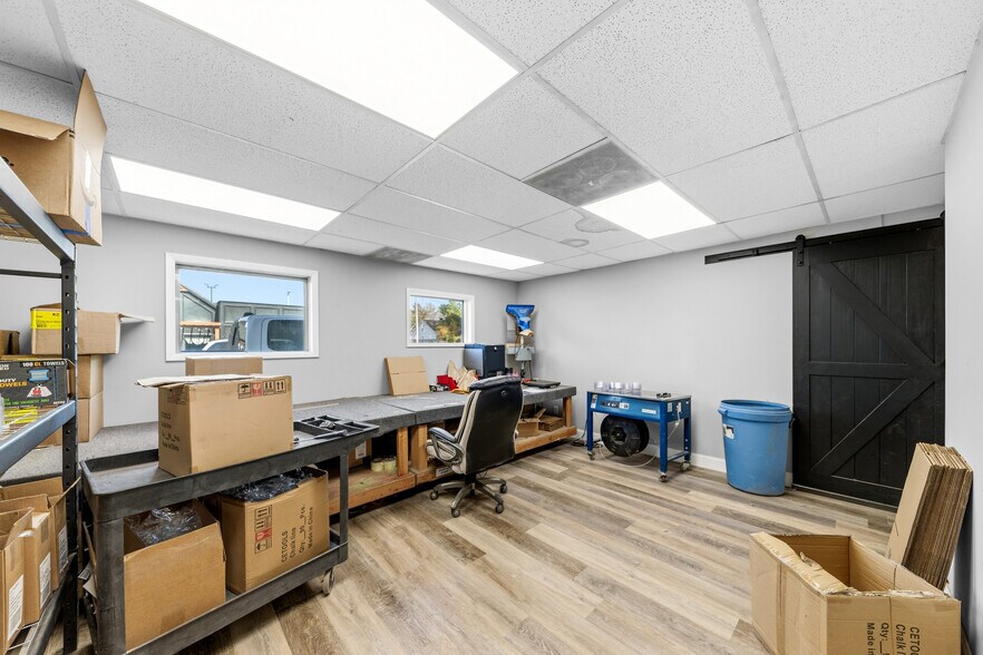 More Photos Of 308 W College St, Pulaski Flex For Sale