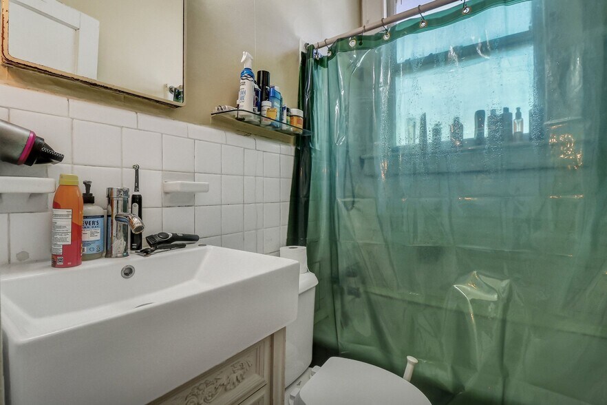 More Photos Of 210 E 48th St, Savannah Apartments For Sale