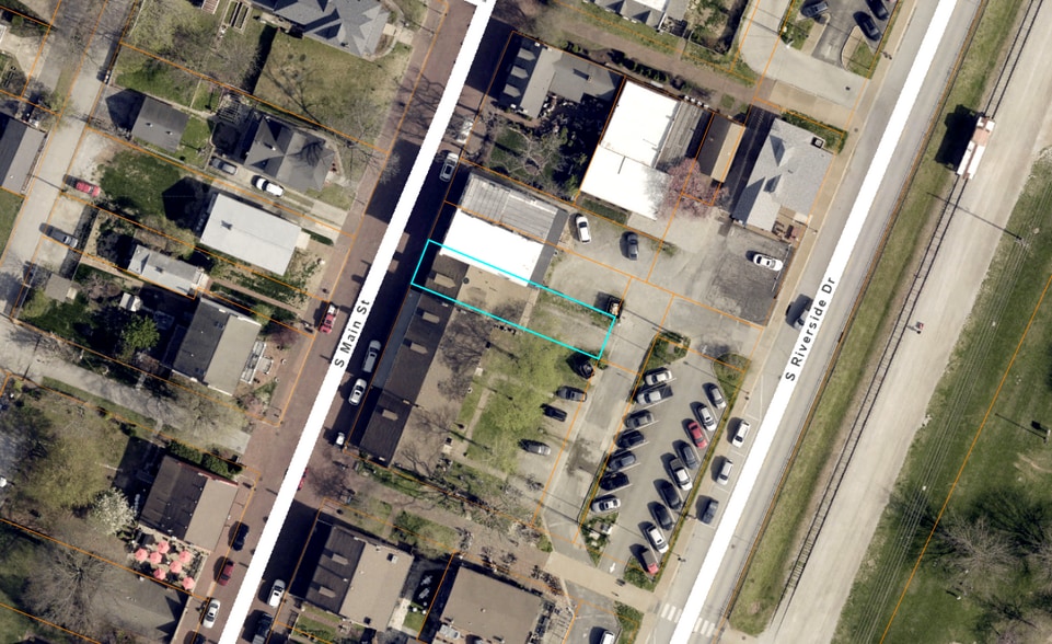 More Photos Of 612 S Main St, Saint Charles Storefront For Lease