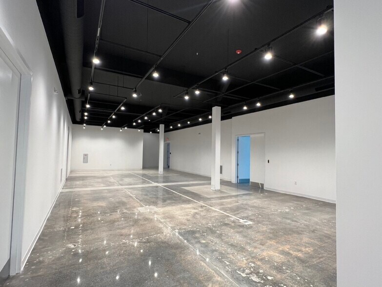 More Photos Of 159 Armour Dr NE, Atlanta Showroom For Lease