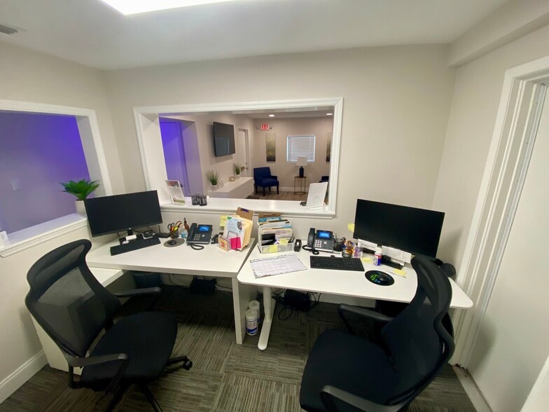 More Photos Of 230 Benmore Dr, Winter Park Medical For Sale