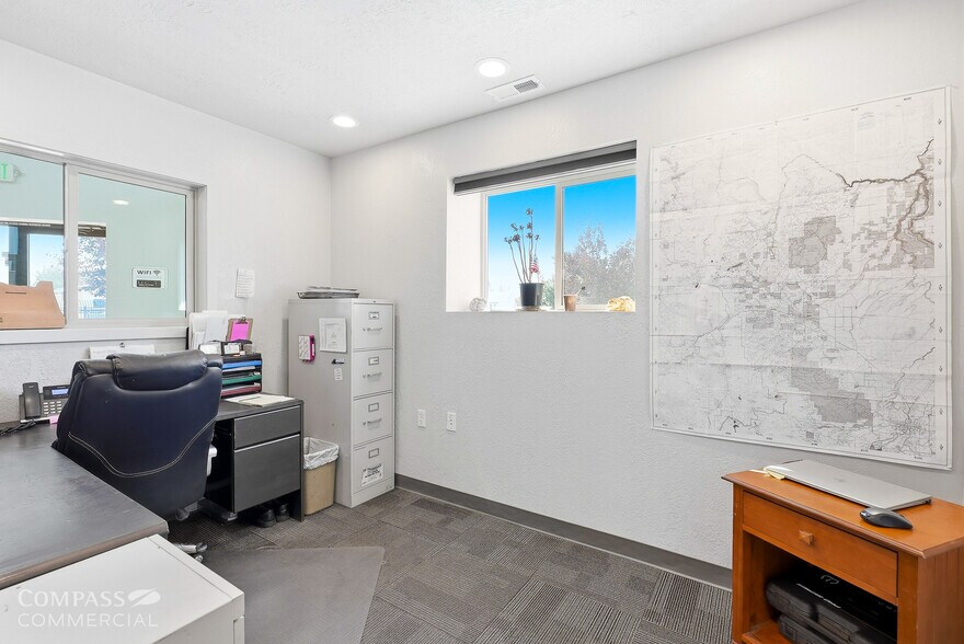 More Photos Of 188 W Sisters Park Dr, Sisters Warehouse For Sale