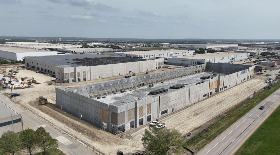 More Photos Of 7901 South Fwy, Fort Worth Unknown For Lease