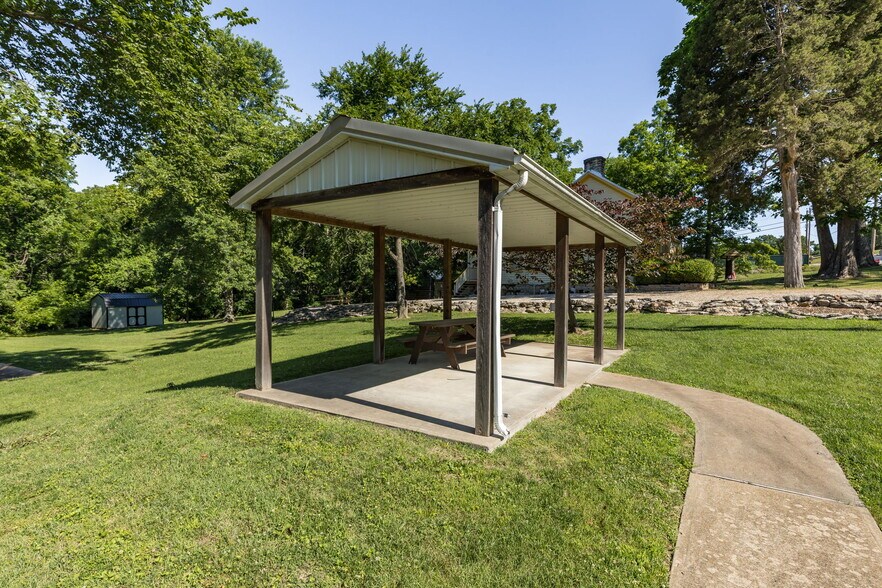 More Photos Of 535 Elm St, Hillsboro Office For Sale