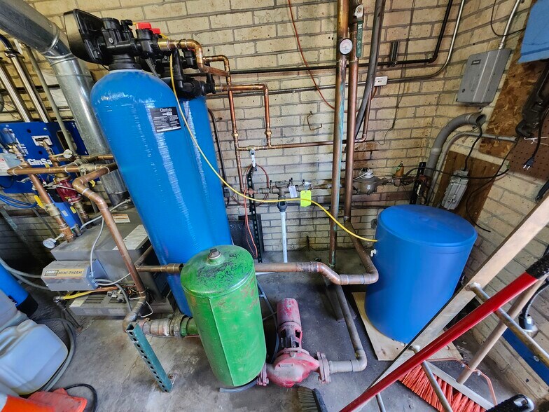 More Photos Of 1675 W Uintah St, Colorado Springs Carwash For Sale