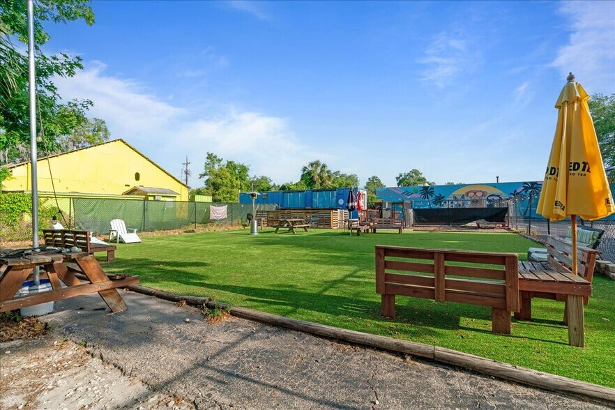 More Photos Of 514 N Main St, Gainesville Service For Lease