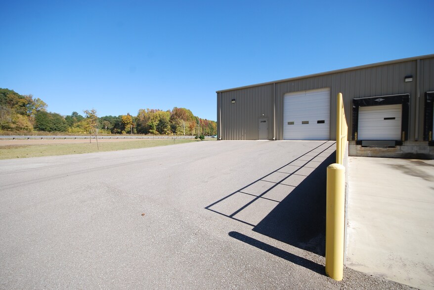 More Photos Of 2192 Express Dr, Jackson Distribution For Lease