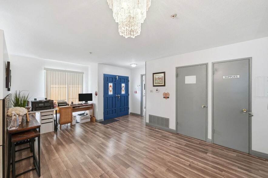 More Photos Of 27828 Parkvale Dr, Santa Clarita Healthcare For Sale