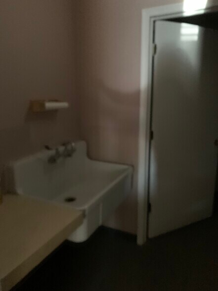 More Photos Of 129 S Washington St, Oxford Medical For Lease