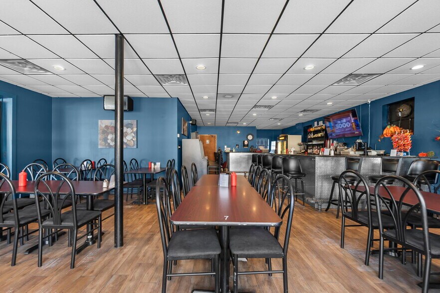 More Photos Of 25 W Tywappity St, Benton Restaurant For Sale