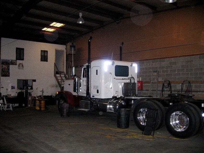 More Photos Of 9 Musket Ct, Goshen Warehouse For Lease