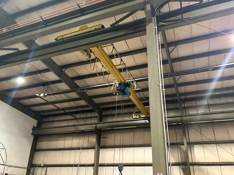 More Photos Of 185 Lafayette Rd, North Hampton Warehouse For Lease