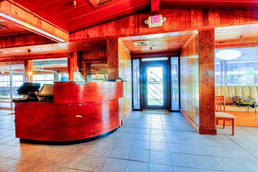 More Photos Of 2214 Mangum Rd, Houston Storefront Retail Office For Lease