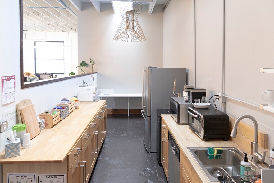 More Photos Of 2335 SE 50th Ave, Portland Light Distribution For Lease