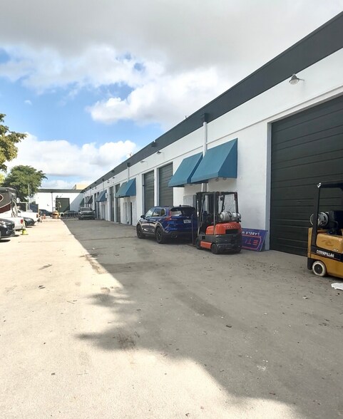 Primary Photo Of 6405-6447 NW 82nd Ave, Miami Warehouse For Lease