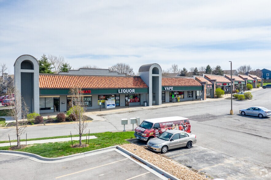 More Photos Of 7931-7967 E Frontage Rd, Overland Park Unknown For Lease