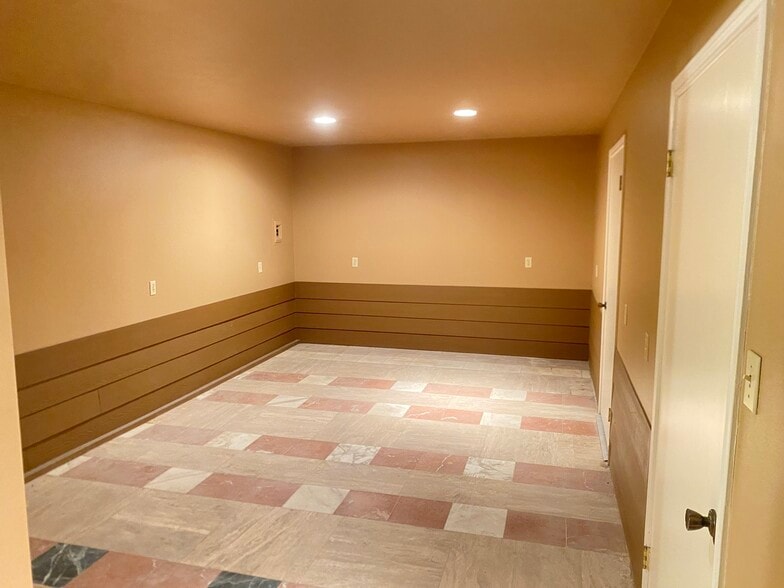 More Photos Of 7613 Greenswarth Ln, Houston Warehouse For Sale