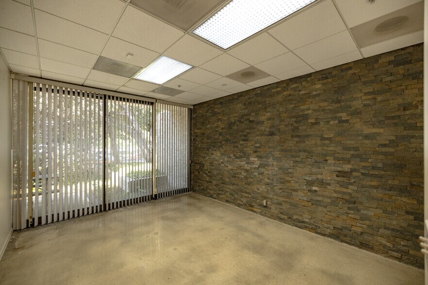 More Photos Of 241 Lombard St, Thousand Oaks Loft Creative Space For Lease