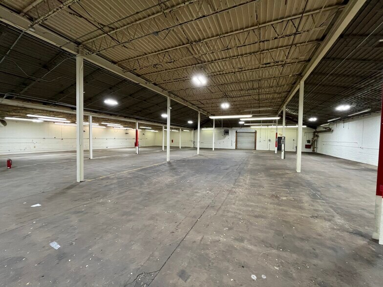 More Photos Of 929 Chick Springs Rd, Taylors Light Manufacturing For Lease