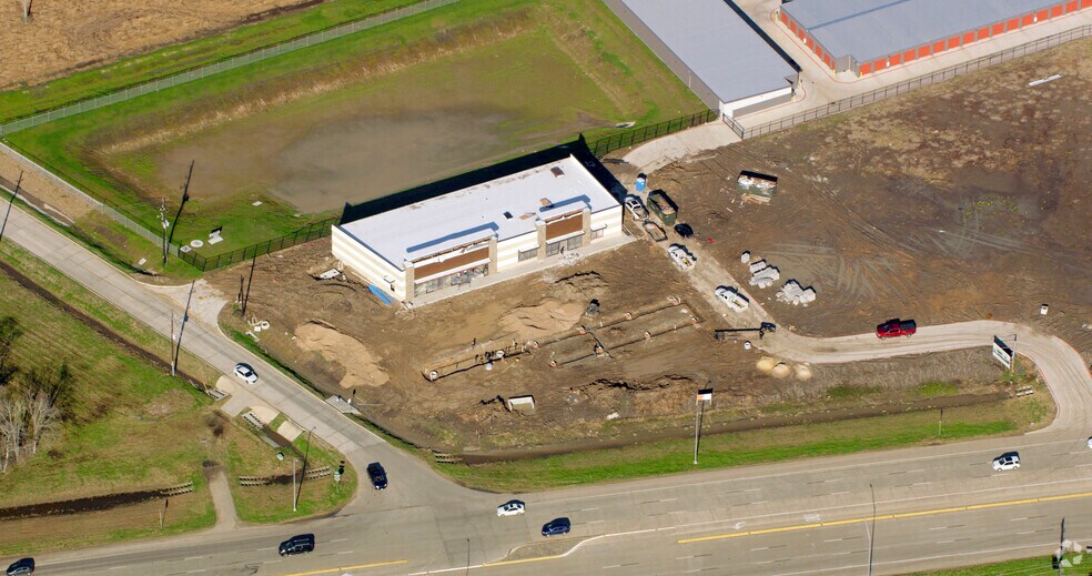 More Photos Of 14105 Highway 6, Rosharon Service Station For Lease