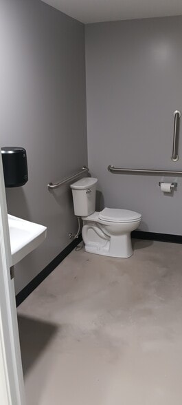 More Photos Of 1339 4th Ave, New Kensington Light Distribution For Sale