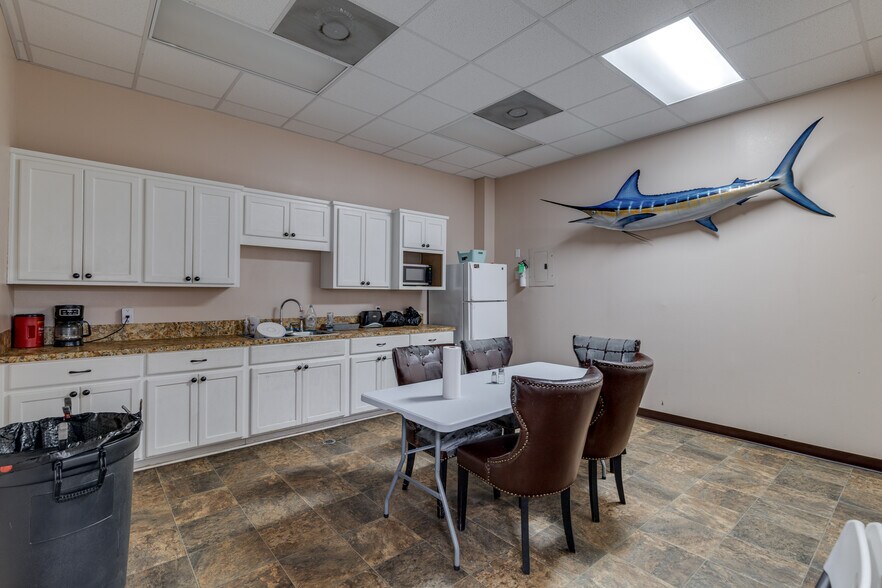 More Photos Of 1600 Jonesboro St, West Monroe Storefront Retail Office For Sale