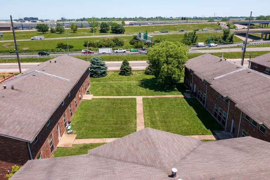 More Photos Of 9921 Sloane Sq, Saint Louis Apartments For Sale