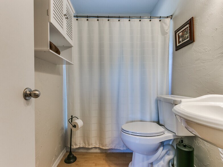 More Photos Of 16446 NE 23rd St, Choctaw Office Residential For Sale