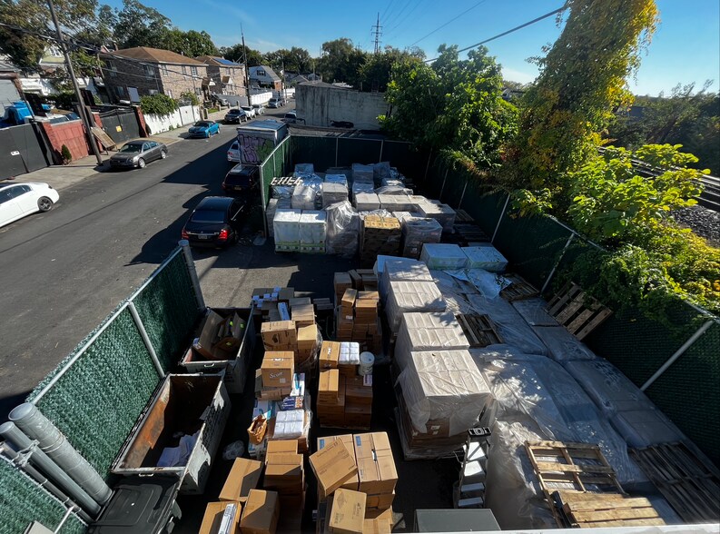 More Photos Of 118-40 Montauk St, Saint Albans Distribution For Sale