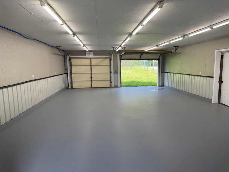 More Photos Of 911 US-25E, White Pine Flex For Lease