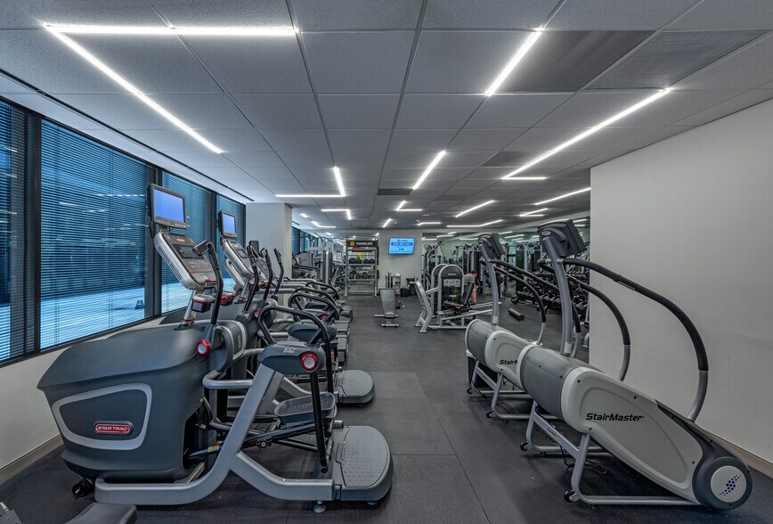 More Photos Of 1700 West Loop S, Houston Office For Sale