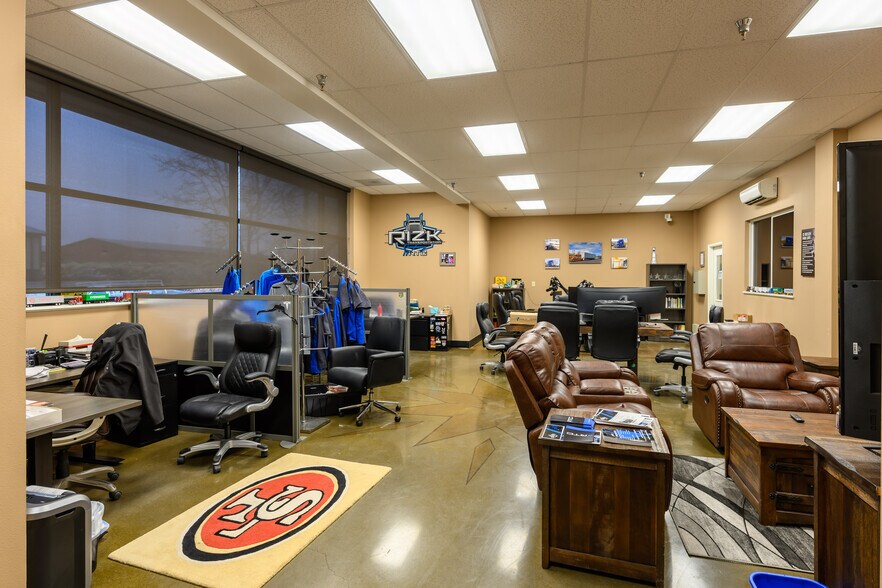 More Photos Of 2123 Deerhound ave, Redmond Service For Lease