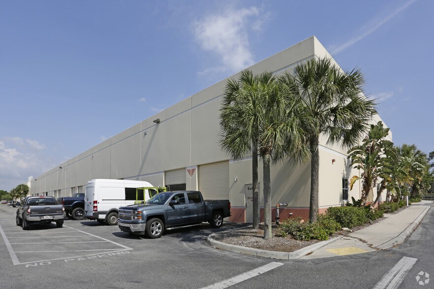More Photos Of 6321 Porter Rd, Sarasota Light Manufacturing For Sale