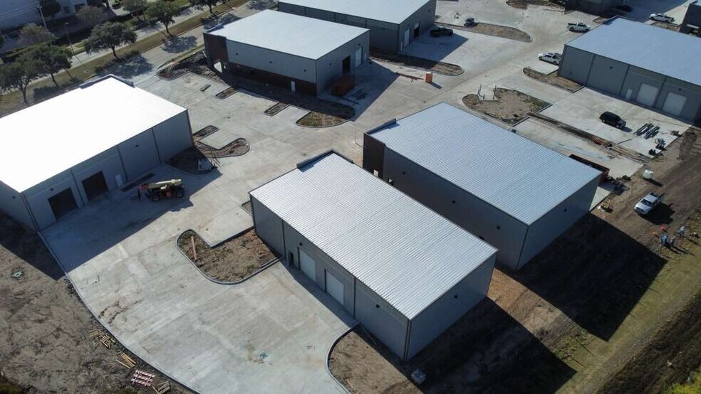 More Photos Of 13620 S Gessner Rd, Missouri City Warehouse For Lease