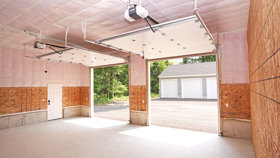 More Photos Of 341 Wareham St, Middleborough Self Storage For Lease