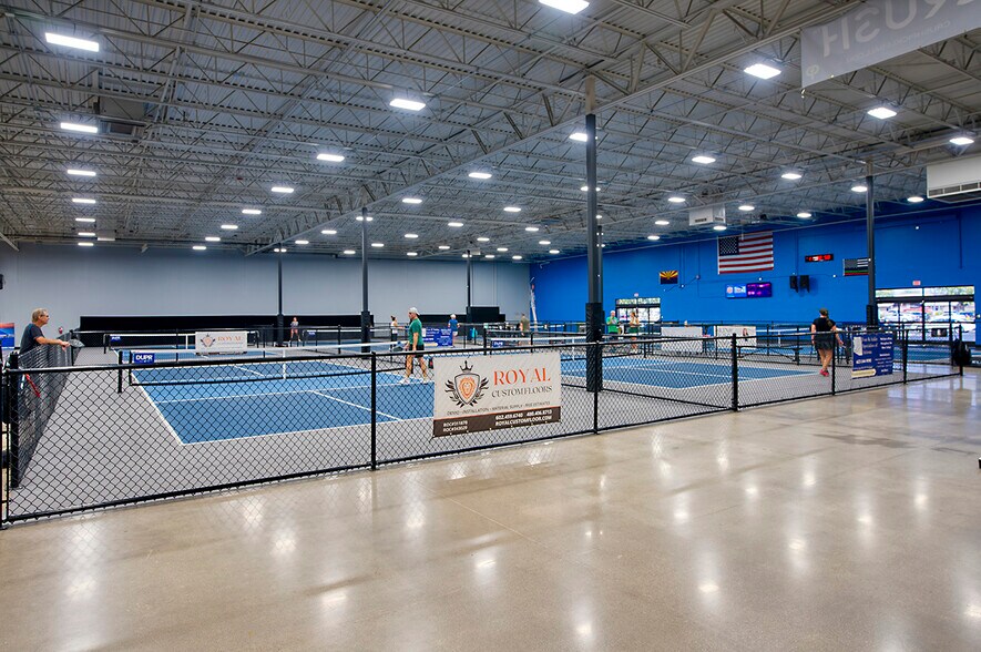 More Photos Of 5665 W Bell Rd, Glendale Department Store For Sale