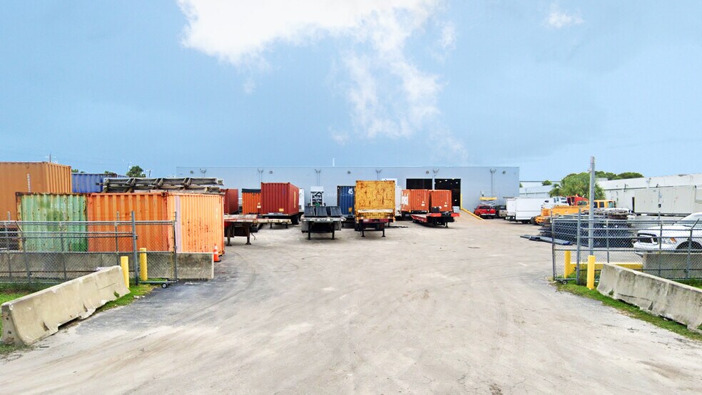More Photos Of 13290 NW 45th Ave, Opa-locka Warehouse For Lease