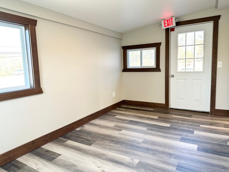 More Photos Of 4291 Manchester Ave NW, North Lawrence Office For Sale