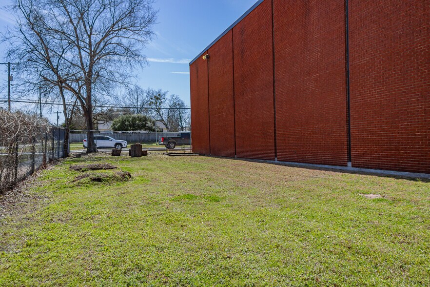 More Photos Of 900 W WM J Bryan Pky, Bryan Schools For Sale