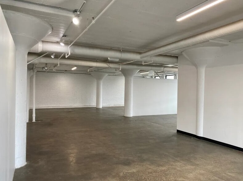 More Photos Of 1729 N 2nd St, Minneapolis Flex For Lease