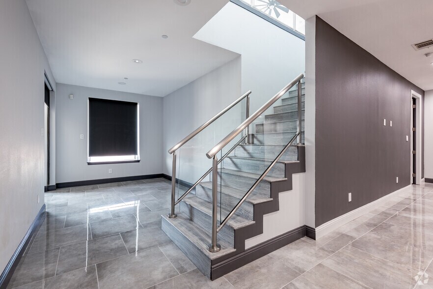 More Photos Of 1303 Dragon St, Dallas Storefront Retail Residential For Sale