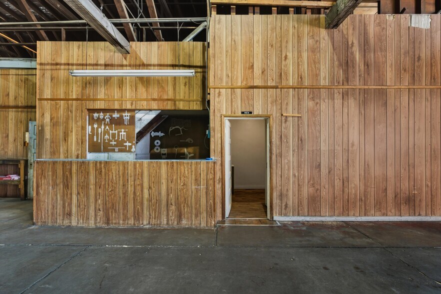 More Photos Of 201 N 2nd St, Raton Auto Repair For Sale